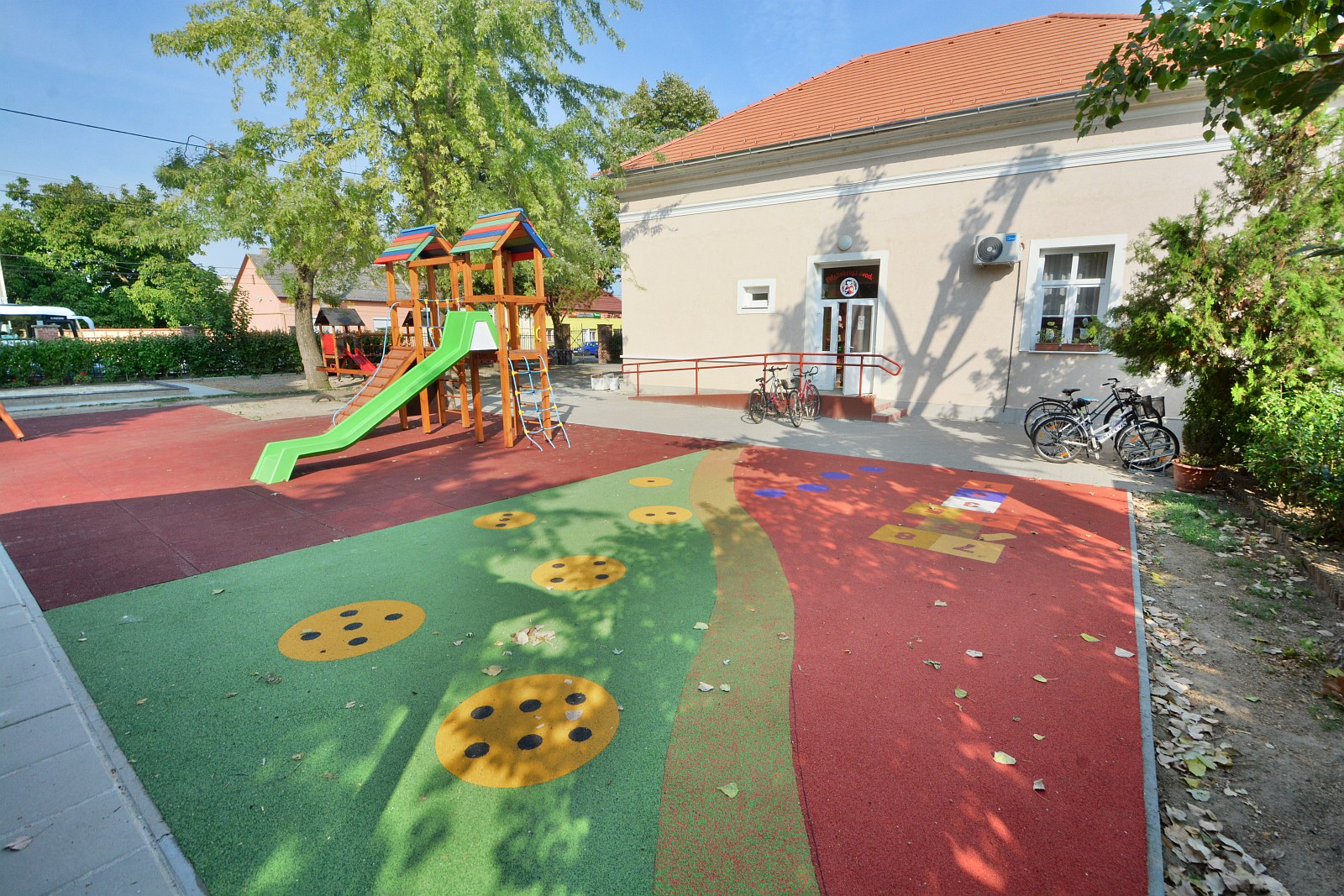 Nézze meg milyen lett felújítás után a Felsővárosi Óvoda udvara